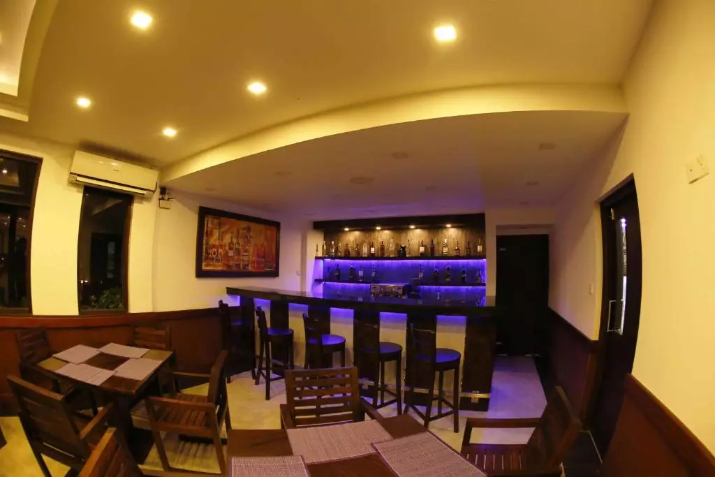 بار  هتل بلو بیچ بنتوتا